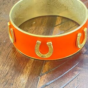 Hose shoe bangle
